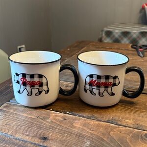 Bass Pro Shops Set of 2 Ceramic Mama and Papa Bear Mugs.